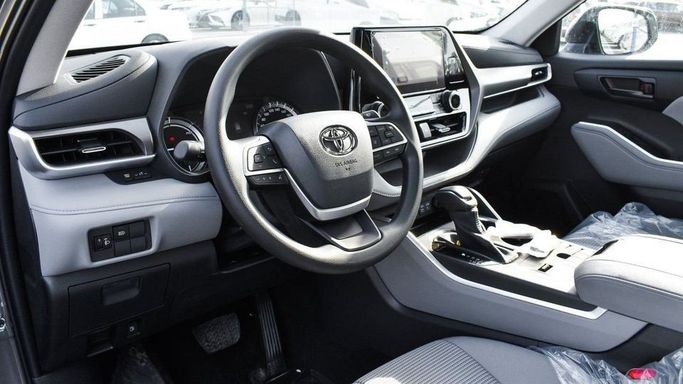 Новый Toyota Highlander IV (U70), 2.5 л, 2024 в Дубае от Najem Motors Серый цвет. GCC | AUTO.AE