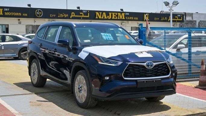 New Toyota Highlander IV (U70), 2.5 l, 2024 in Dubai by Najem Motors, Navy Blue color. GCC Specs | AUTO.AE