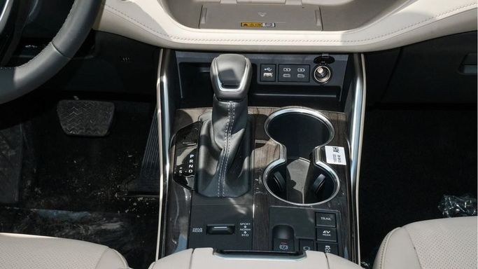 New Toyota Highlander IV (U70), 2.5 l, 2024 in Dubai by Najem Motors, Navy Blue color. GCC Specs | AUTO.AE