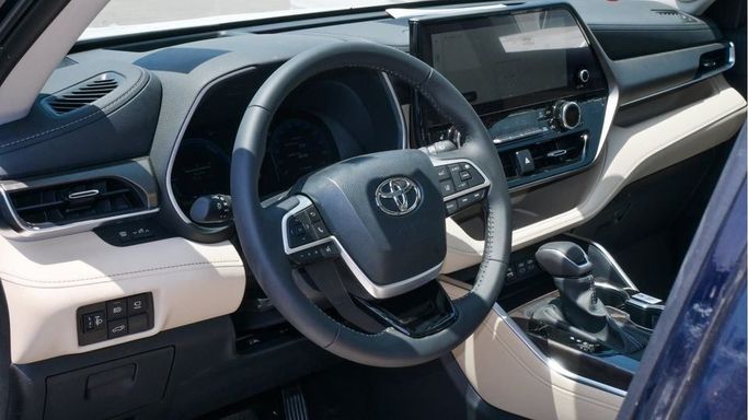 New Toyota Highlander IV (U70), 2.5 l, 2024 in Dubai by Najem Motors, Navy Blue color. GCC Specs | AUTO.AE