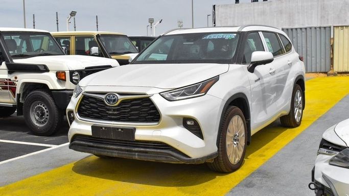 New Toyota Highlander IV (U70), 2.5 l, 2024 in Dubai by Najem Motors, White color. GCC Specs | AUTO.AE