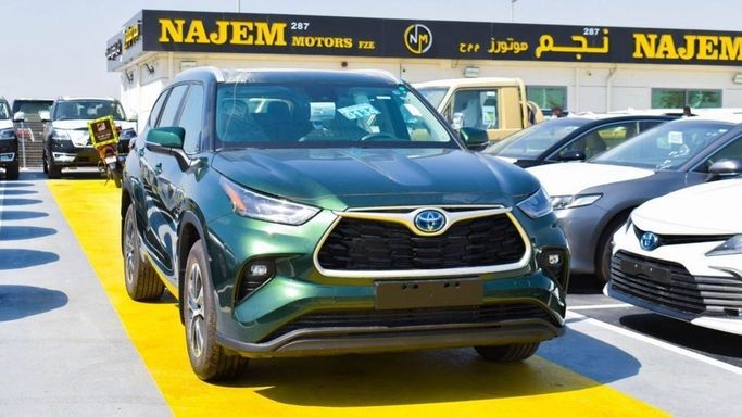 New Toyota Highlander IV (U70), 2.4 l, 2023 in Dubai by Najem Motors, Green color. GCC Specs | AUTO.AE