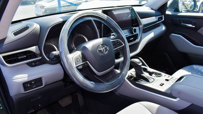 New Toyota Highlander IV (U70), 2.4 l, 2023 in Dubai by Najem Motors, Green color. GCC Specs | AUTO.AE