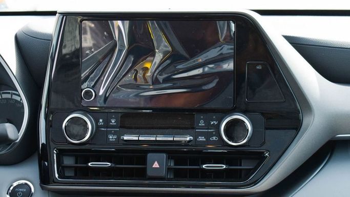 New Toyota Highlander IV (U70), 2.5 l, 2023 in Dubai by Najem Motors, White color. GCC Specs | AUTO.AE