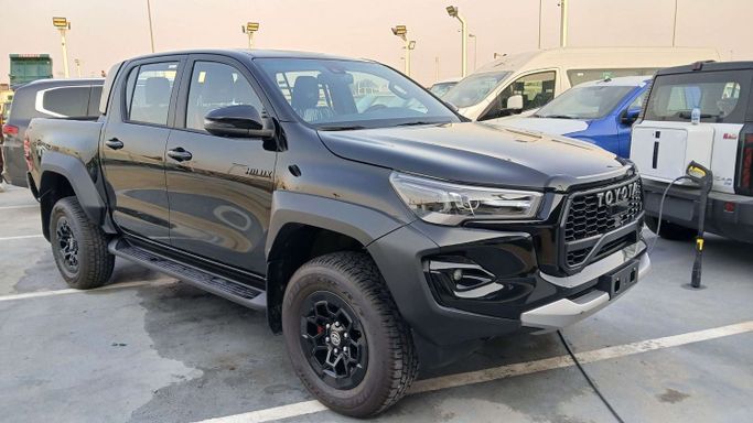 Новый Toyota Hilux VIII Рестайлинг 2, 2.8 л, 2025 в Дубае от Bormela Cars Черный цвет. GCC | AUTO.AE