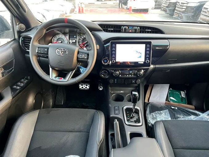 New Toyota Hilux VIII Facelift, 4.0 l, 2025 in Dubai by ANDIAMO MOTORS FZE, White color. GCC Specs | AUTO.AE