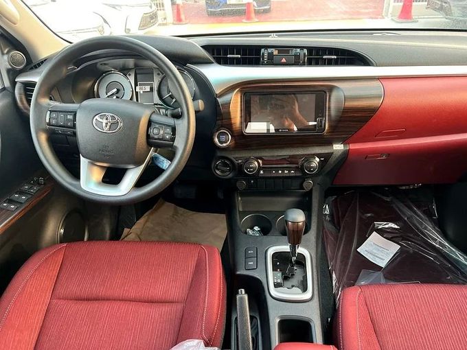 New Toyota Hilux VIII Facelift, 2.7 l, 2025 in Dubai by ANDIAMO MOTORS FZE, White color. GCC Specs | AUTO.AE