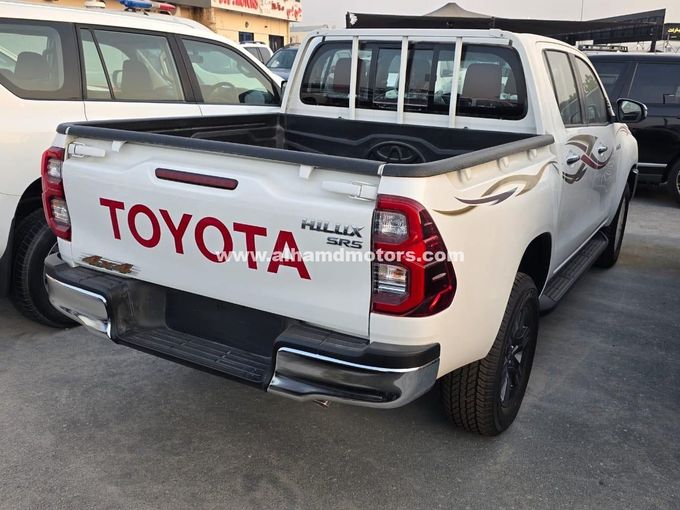 Новый Toyota Hilux VIII Рестайлинг 2, 2.7 л, 2025 в Дубае от Alhamd Motors Белый цвет. Other | AUTO.AE