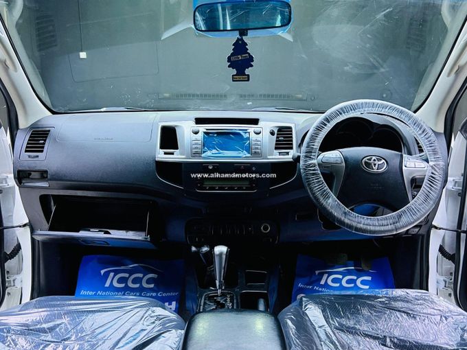 Подержанный Toyota Hilux VII Рестайлинг, 3.0 л, 2014 в Дубае от Alhamd Motors Белый цвет. Other | AUTO.AE