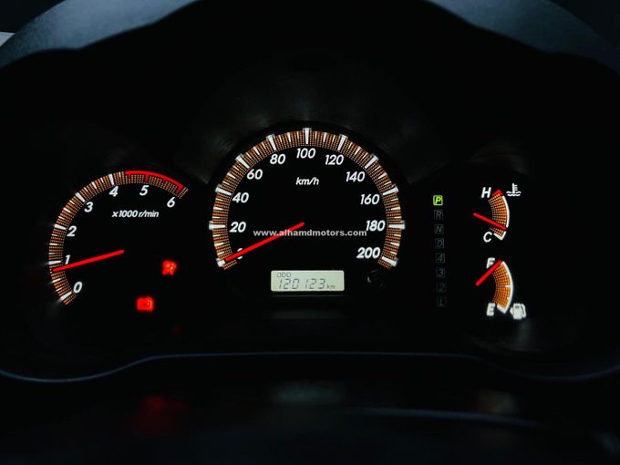 Подержанный Toyota Hilux VII Рестайлинг, 3.0 л, 2014 в Дубае от Alhamd Motors Белый цвет. Other | AUTO.AE