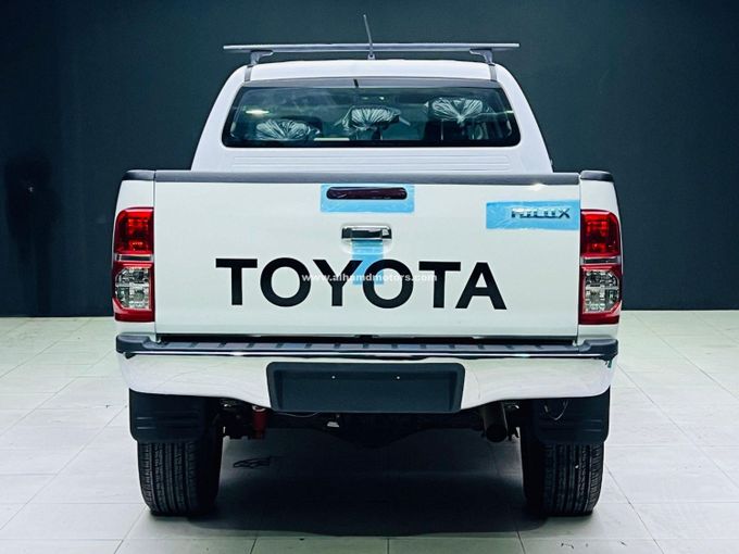 Подержанный Toyota Hilux VII Рестайлинг, 3.0 л, 2014 в Дубае от Alhamd Motors Белый цвет. Other | AUTO.AE