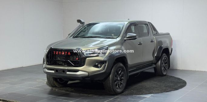 Used Toyota Hilux VIII Facelift, 2.8 l, 2023 in Dubai by Alhamd Motors, Bronze color. Other | AUTO.AE