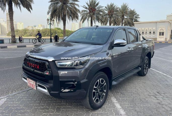 Used Toyota Hilux VIII, 2.8 l, 2017 in Dubai by Alhamd Motors, Grey color. Other | AUTO.AE