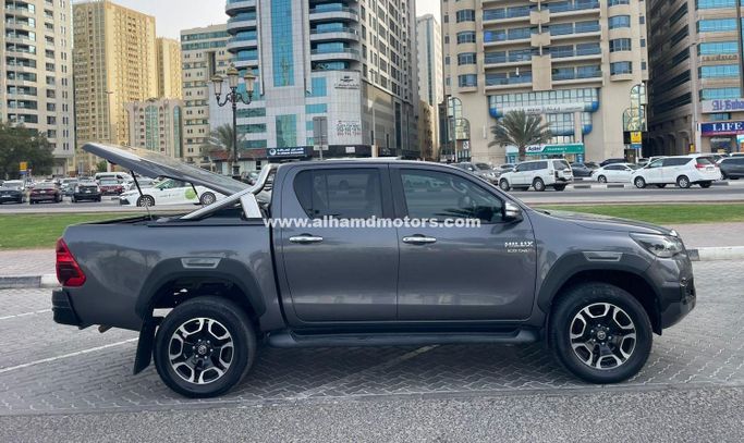 Used Toyota Hilux VIII, 2.8 l, 2017 in Dubai by Alhamd Motors, Grey color. Other | AUTO.AE