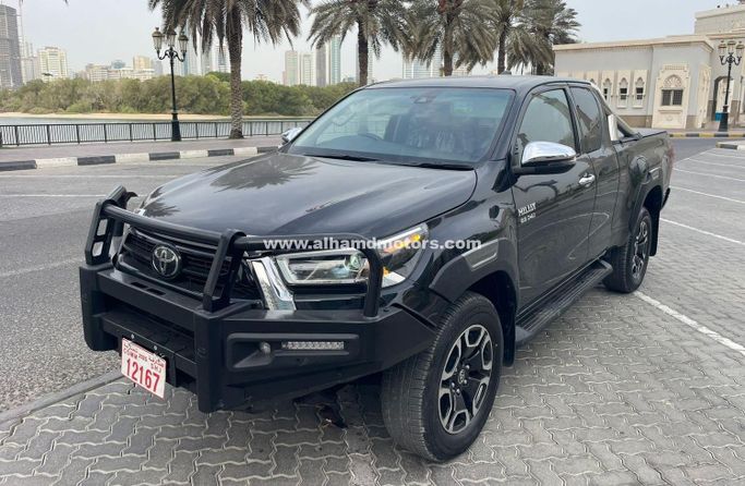 Подержанный Toyota Hilux Extra Cab VIII Рестайлинг, 2.8 л, 2024 в Дубае от Alhamd Motors Черный цвет. Other | AUTO.AE