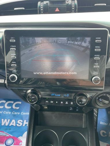 Подержанный Toyota Hilux Extra Cab VIII Рестайлинг, 2.8 л, 2024 в Дубае от Alhamd Motors Черный цвет. Other | AUTO.AE