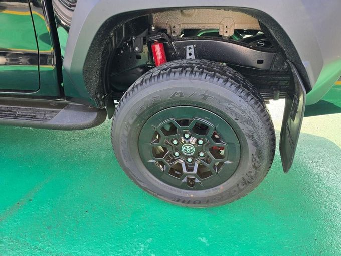 New Toyota Hilux VIII Facelift, 4.0 l, 2025 in Dubai by Mohamed Hakim Motors, Black color. GCC Specs | AUTO.AE