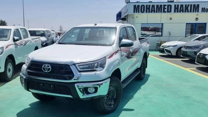 New Toyota Hilux VIII Facelift, 2.8 l, 2023 in Dubai by Mohamed Hakim Motors, White color. Other | AUTO.AE
