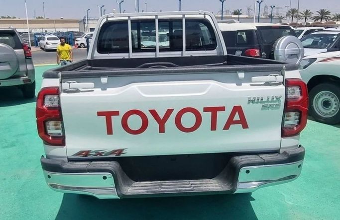 New Toyota Hilux VIII Facelift, 2.8 l, 2023 in Dubai by Mohamed Hakim Motors, White color. Other | AUTO.AE