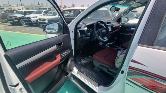 New Toyota Hilux VIII Facelift, 2.8 l, 2023 in Dubai by Mohamed Hakim Motors, White color. Other | AUTO.AE