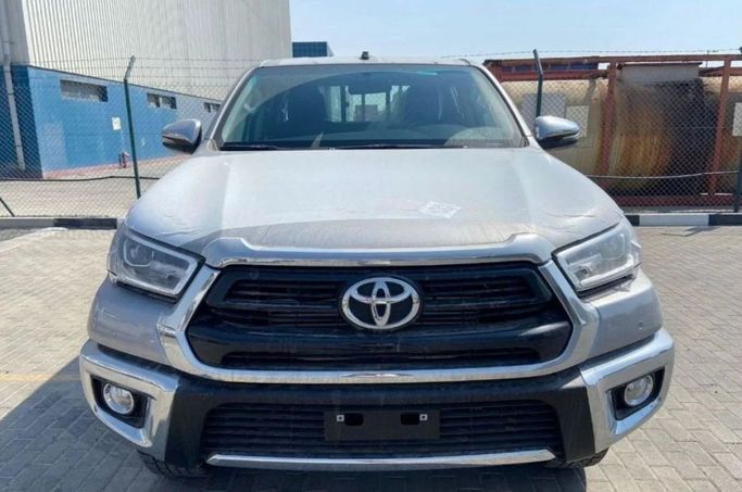 New Toyota Hilux VIII Facelift, 2.7 l, 2023 in Dubai by Mohamed Hakim Motors, Silver color. GCC Specs | AUTO.AE