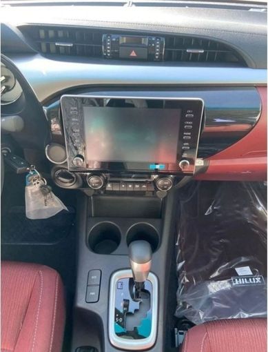 New Toyota Hilux VIII Facelift, 2.7 l, 2023 in Dubai by Mohamed Hakim Motors, Silver color. GCC Specs | AUTO.AE