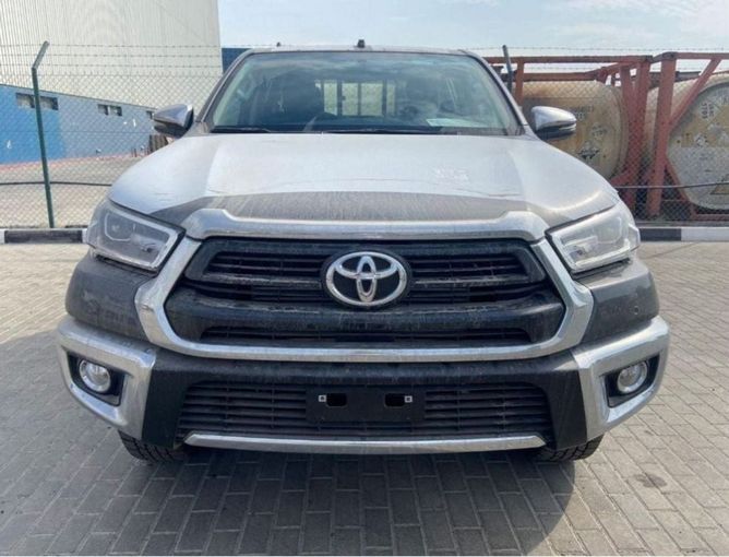 New Toyota Hilux VIII Facelift, 2.7 l, 2023 in Dubai by Mohamed Hakim Motors, Silver color. GCC Specs | AUTO.AE