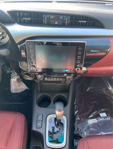 New Toyota Hilux VIII Facelift, 2.7 l, 2023 in Dubai by Mohamed Hakim Motors, Silver color. GCC Specs | AUTO.AE