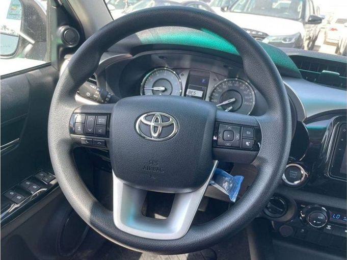 New Toyota Hilux VIII Facelift, 2.7 l, 2024 in Dubai by Mohamed Hakim Motors, White color. GCC Specs | AUTO.AE