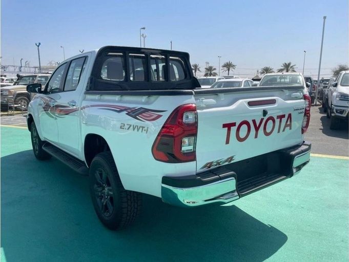 New Toyota Hilux VIII Facelift, 2.7 l, 2024 in Dubai by Mohamed Hakim Motors, White color. GCC Specs | AUTO.AE