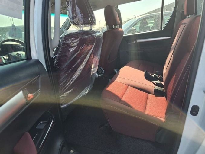 New Toyota Hilux VIII Facelift 2, 2.7 l, 2025 in Dubai by Mohamed Hakim Motors, White color. GCC Specs | AUTO.AE