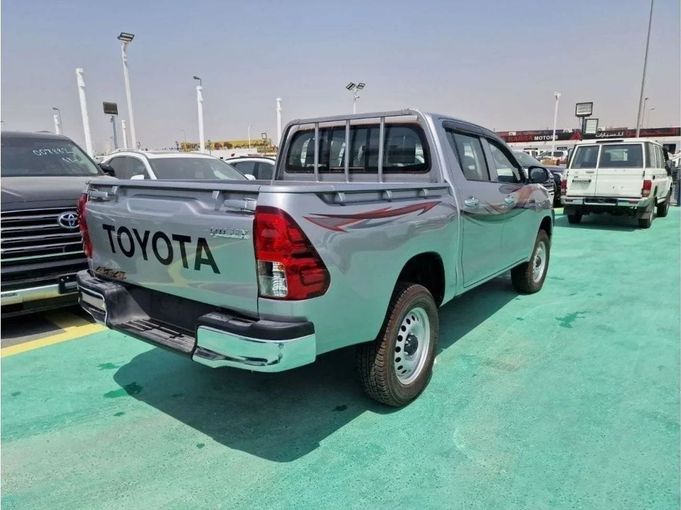 New Toyota Hilux VIII Facelift, 2.4 l, 2023 in Dubai by Mohamed Hakim Motors, Silver color. GCC Specs | AUTO.AE