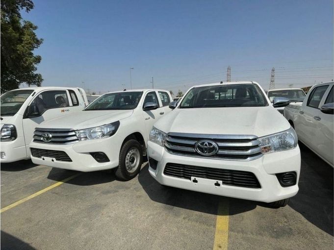 New Toyota Hilux VIII Facelift, 2.7 l, 2024 in Dubai by Mohamed Hakim Motors, White color. GCC Specs | AUTO.AE