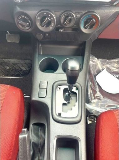 New Toyota Hilux VIII Facelift, 2.7 l, 2024 in Dubai by Mohamed Hakim Motors, White color. GCC Specs | AUTO.AE