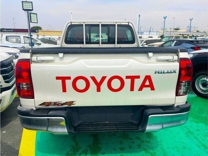 New Toyota Hilux VIII Facelift, 2.7 l, 2024 in Dubai by Mohamed Hakim Motors, White color. GCC Specs | AUTO.AE