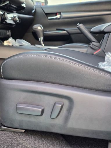 New Toyota Hilux VIII Facelift, 4.0 l, 2025 in Dubai by Mohamed Hakim Motors, White color. GCC Specs | AUTO.AE