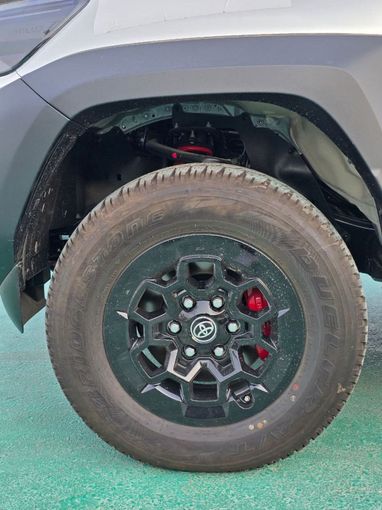 New Toyota Hilux VIII Facelift, 4.0 l, 2025 in Dubai by Mohamed Hakim Motors, White color. GCC Specs | AUTO.AE