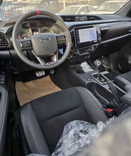 New Toyota Hilux VIII Facelift, 4.0 l, 2025 in Dubai by Mohamed Hakim Motors, White color. GCC Specs | AUTO.AE