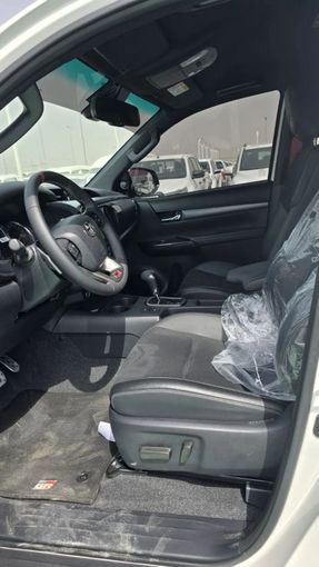 New Toyota Hilux VIII Facelift, 2.8 l, 2025 in Dubai by Mohamed Hakim Motors, White color. GCC Specs | AUTO.AE