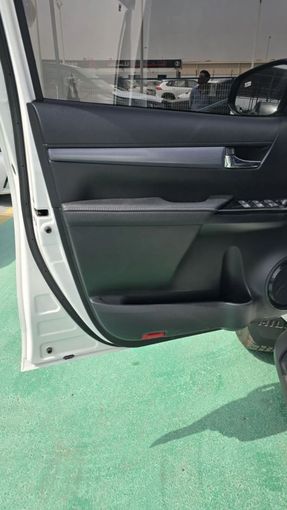 New Toyota Hilux VIII Facelift, 2.8 l, 2025 in Dubai by Mohamed Hakim Motors, White color. GCC Specs | AUTO.AE