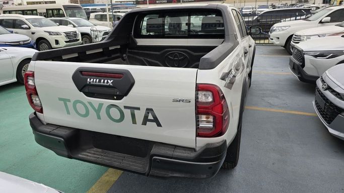New Toyota Hilux VIII Facelift, 4.0 l, 2025 in Dubai by Mohamed Hakim Motors, White color. GCC Specs | AUTO.AE