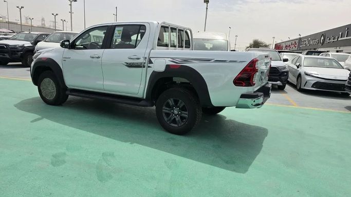 New Toyota Hilux VIII Facelift, 4.0 l, 2025 in Dubai by Mohamed Hakim Motors, White color. GCC Specs | AUTO.AE