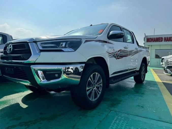 New Toyota Hilux VIII Facelift 2, 2.4 l, 2025 in Dubai by Mohamed Hakim Motors, White color. GCC Specs | AUTO.AE
