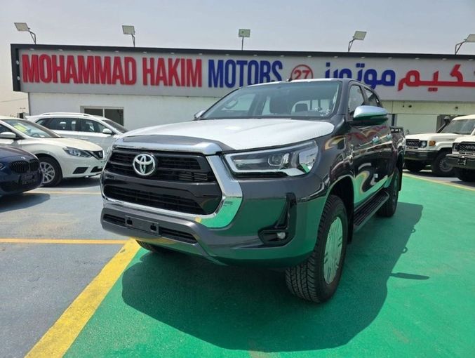 Новый Toyota Hilux VIII Рестайлинг, 2.4 л, 2025 в Дубае от Mohamed Hakim Motors Серебристый цвет. Other | AUTO.AE