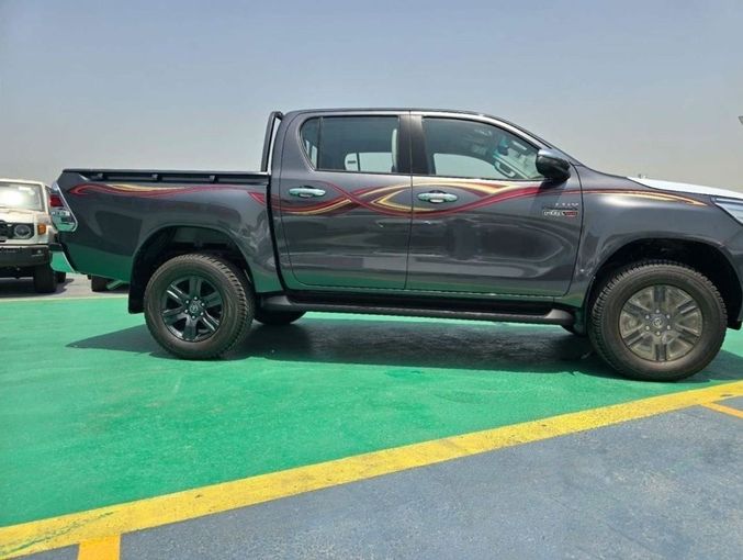 Новый Toyota Hilux VIII Рестайлинг, 2.4 л, 2025 в Дубае от Mohamed Hakim Motors Серебристый цвет. Other | AUTO.AE