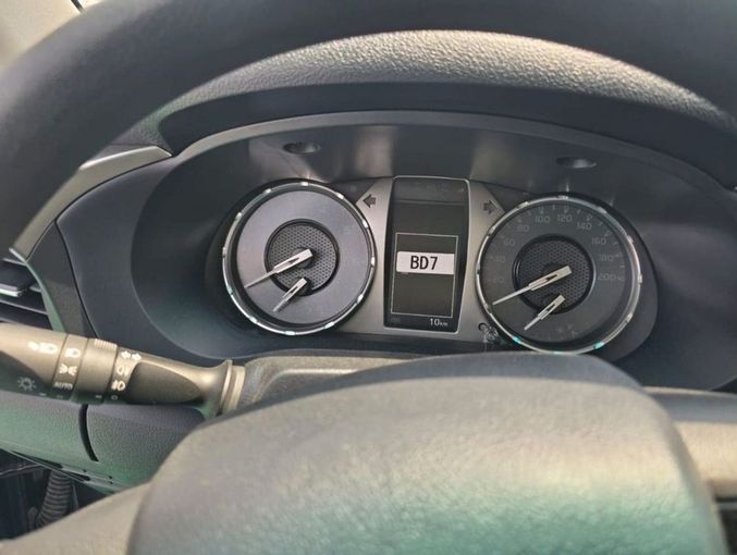 Новый Toyota Hilux VIII Рестайлинг, 2.4 л, 2025 в Дубае от Mohamed Hakim Motors Серебристый цвет. Other | AUTO.AE
