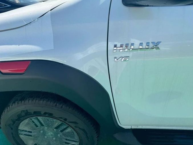 New Toyota Hilux VIII Facelift, 4.0 l, 2025 in Dubai by Mohamed Hakim Motors, White color. GCC Specs | AUTO.AE