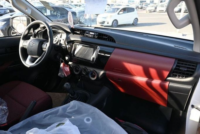 New Toyota Hilux VIII Facelift 2, 2.7 l, 2024 in Dubai by Mohamed Hakim Motors, White color. GCC Specs | AUTO.AE