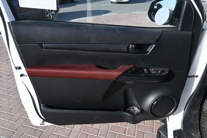 New Toyota Hilux VIII Facelift 2, 2.7 l, 2024 in Dubai by Mohamed Hakim Motors, White color. GCC Specs | AUTO.AE