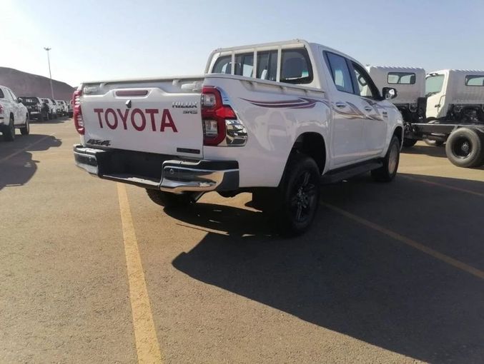 New Toyota Hilux VIII Facelift, 2.4 l, 2023 in Dubai by Mohamed Hakim Motors, White color. GCC Specs | AUTO.AE